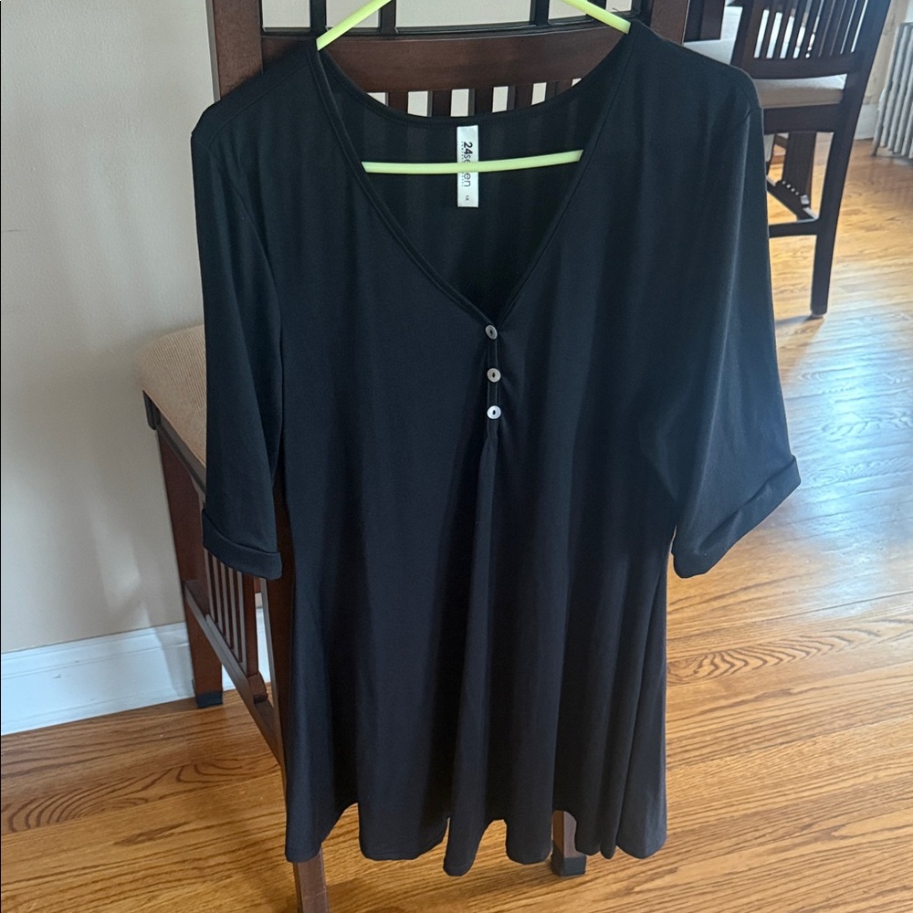 Chic Black V-Neck Women's Tunic